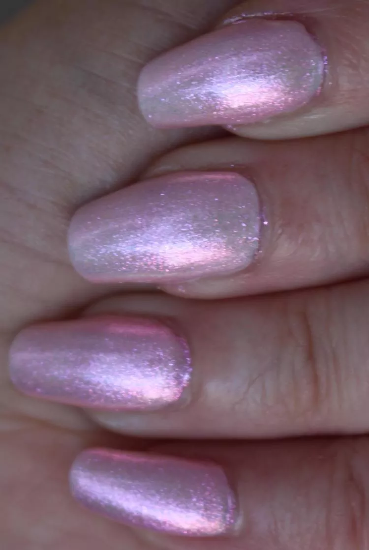 Isadora 2025 nail glow